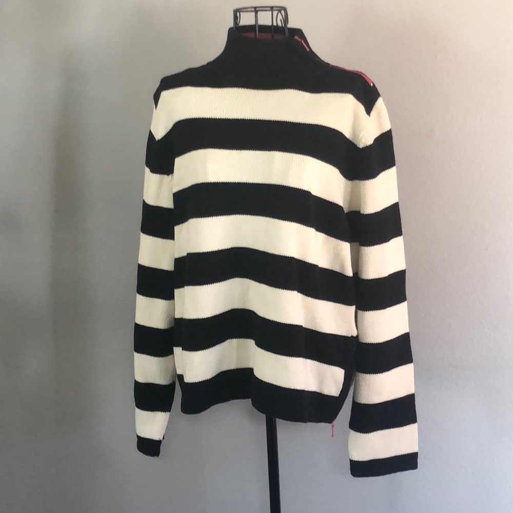 Liz Claiborne short sweater with fun zipper details in hot pink.